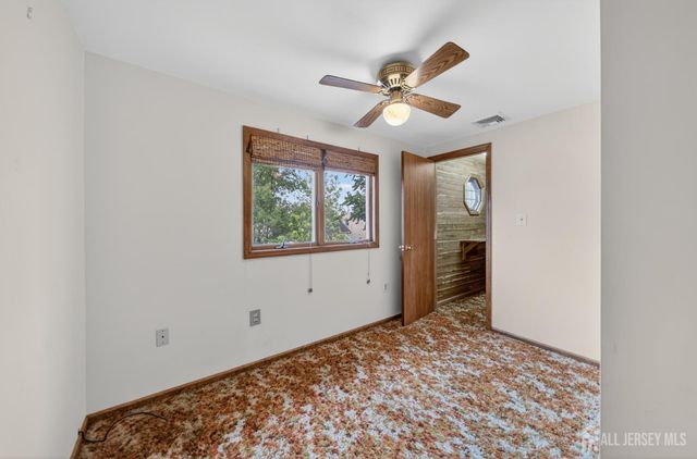 95 Pine Street, Iselin, NJ 08830