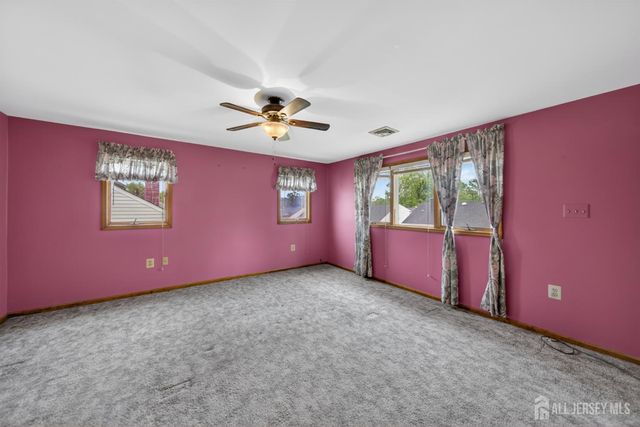 95 Pine Street, Iselin, NJ 08830