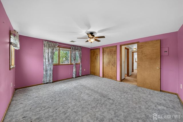 95 Pine Street, Iselin, NJ 08830