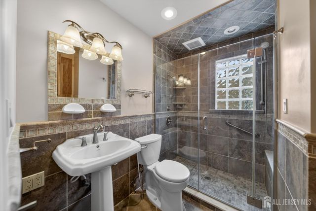 95 Pine Street, Iselin, NJ 08830