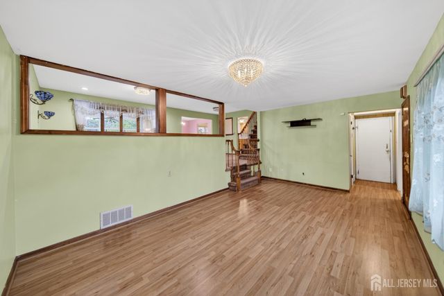 95 Pine Street, Iselin, NJ 08830