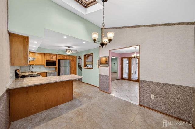 95 Pine Street, Iselin, NJ 08830