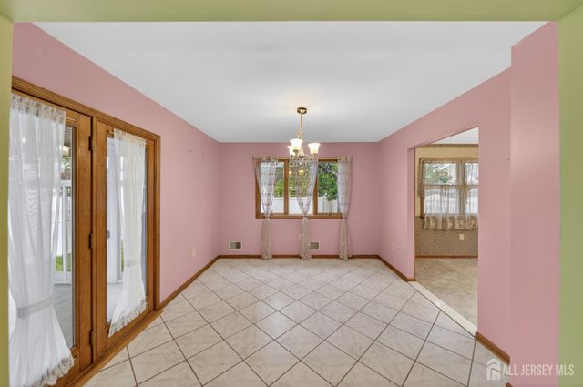 95 Pine Street, Iselin, NJ 08830