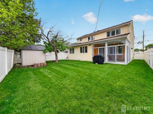 95 Pine Street, Iselin, NJ 08830