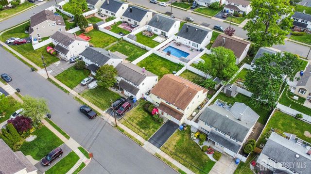 95 Pine Street, Iselin, NJ 08830