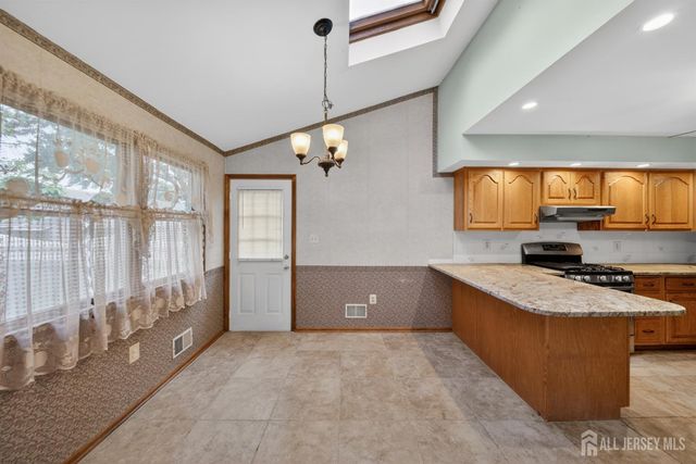 95 Pine Street, Iselin, NJ 08830