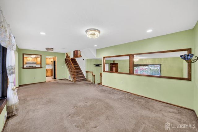 95 Pine Street, Iselin, NJ 08830