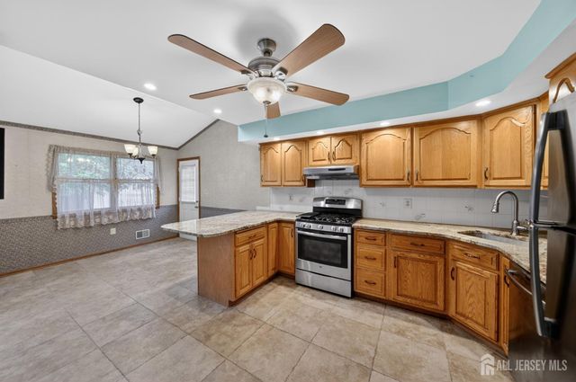95 Pine Street, Iselin, NJ 08830