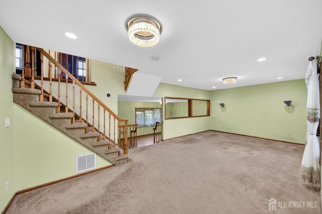 95 Pine Street, Iselin, NJ 08830