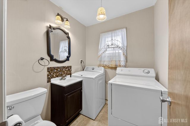95 Pine Street, Iselin, NJ 08830