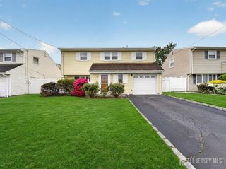 95 Pine Street, Iselin, NJ 08830