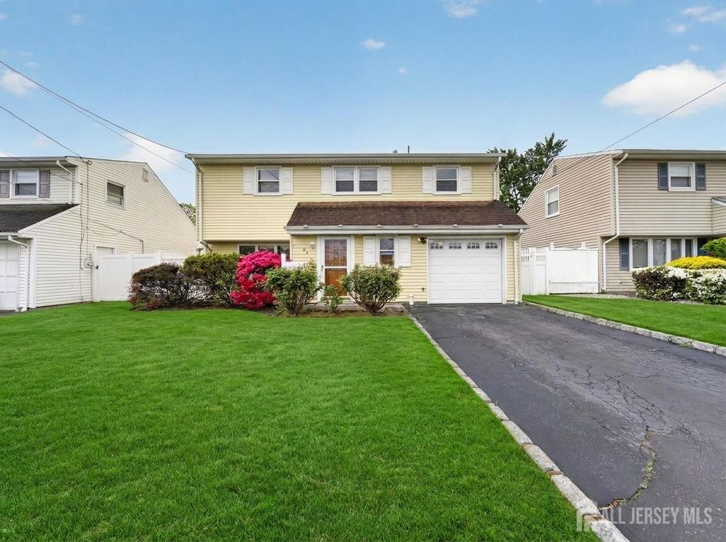 95 Pine Street, Iselin, NJ 08830