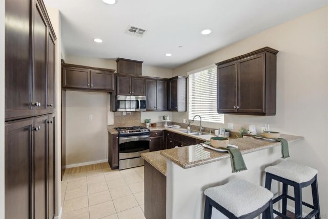 10782 New Grove Trail 82, San Diego, CA 92130