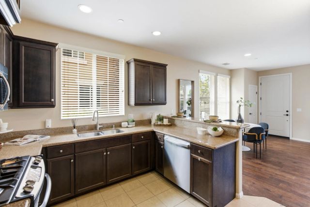 10782 New Grove Trail 82, San Diego, CA 92130