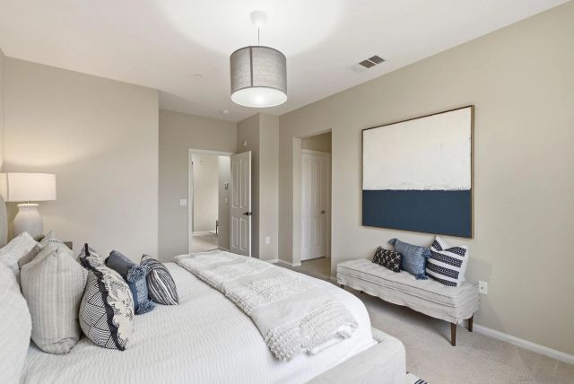 10782 New Grove Trail 82, San Diego, CA 92130