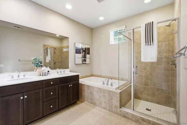10782 New Grove Trail 82, San Diego, CA 92130