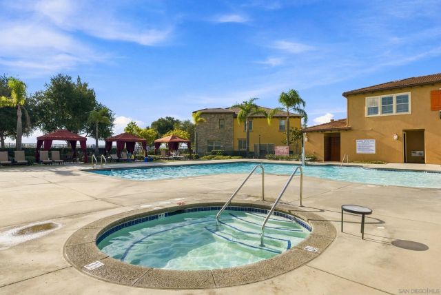 10782 New Grove Trail 82, San Diego, CA 92130