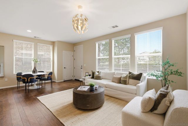 10782 New Grove Trail 82, San Diego, CA 92130
