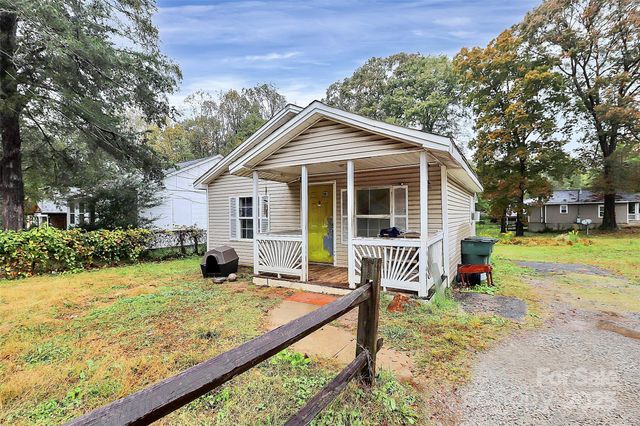 1104 W Davidson Avenue, Gastonia, NC 28052