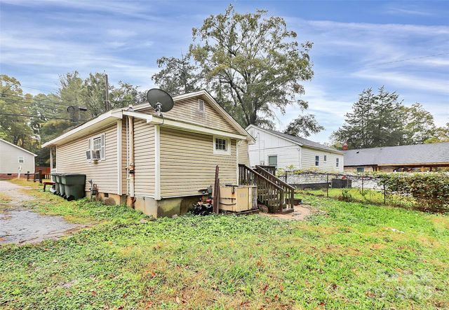 1104 W Davidson Avenue, Gastonia, NC 28052