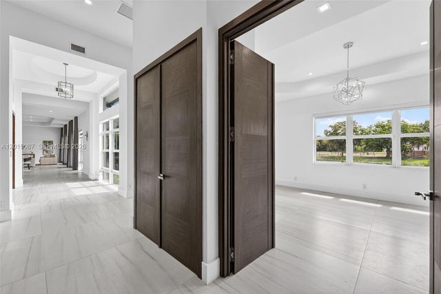 2400 SW 112th Avenue, Davie, FL 33325
