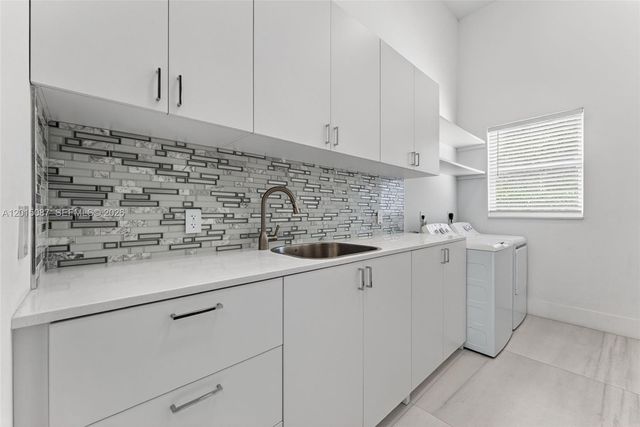 2400 SW 112th Avenue, Davie, FL 33325