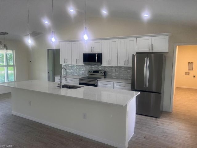 3512 NE 17th PL, Cape Coral, FL 33909