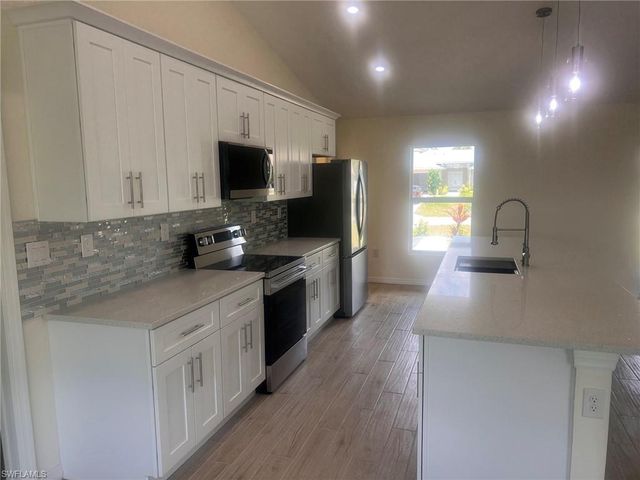 3512 NE 17th PL, Cape Coral, FL 33909