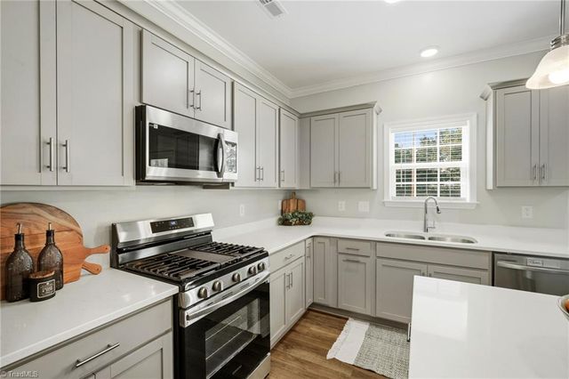 130 Altavista Drive, Clemmons, NC 27012