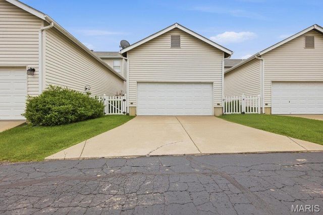 985 Rolling Thunder Drive, O'fallon, MO 63368