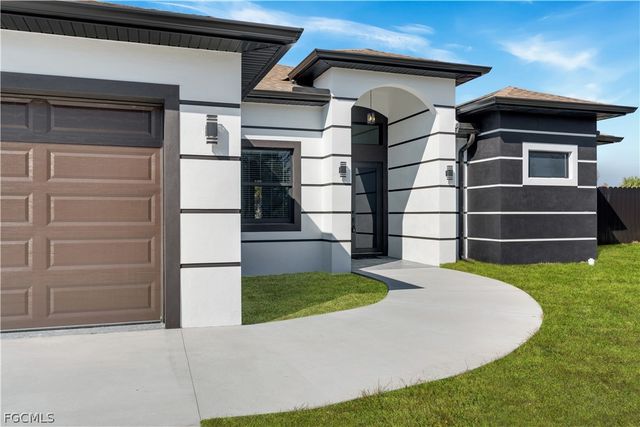 1935 Holyoke AVE, Lehigh Acres, FL 33972