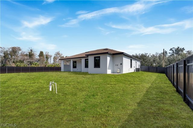 1935 Holyoke AVE, Lehigh Acres, FL 33972