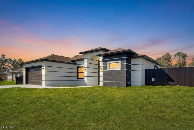 1935 Holyoke AVE, Lehigh Acres, FL 33972