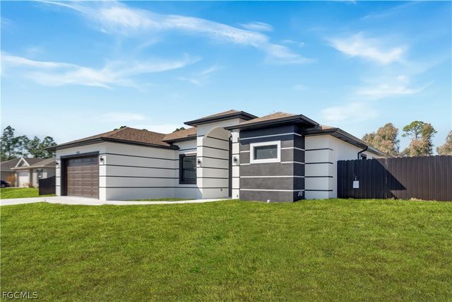 1935 Holyoke AVE, Lehigh Acres, FL 33972