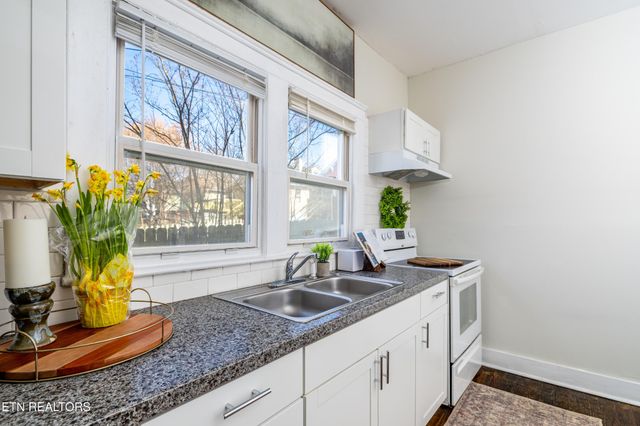 2217 McCroskey Ave, Knoxville, TN 37917