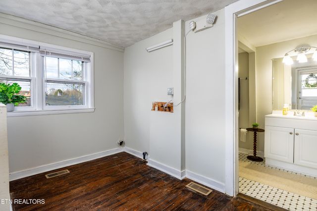 2217 McCroskey Ave, Knoxville, TN 37917