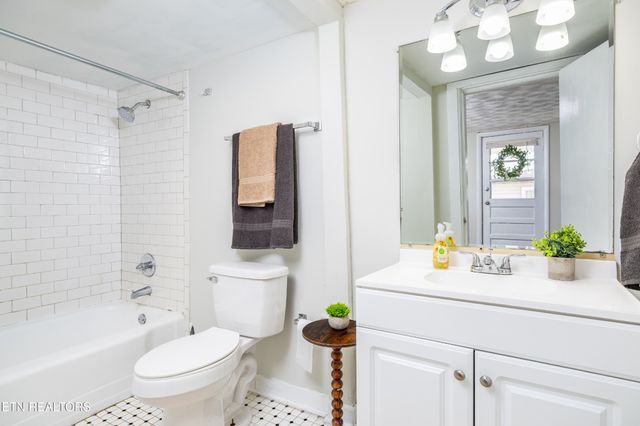 2217 McCroskey Ave, Knoxville, TN 37917