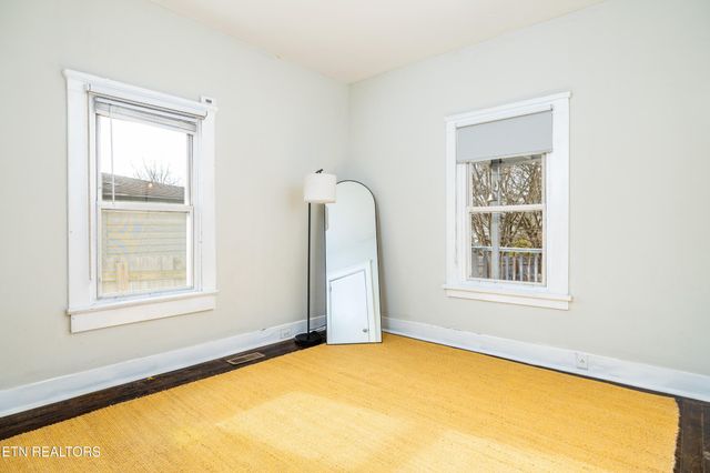 2217 McCroskey Ave, Knoxville, TN 37917