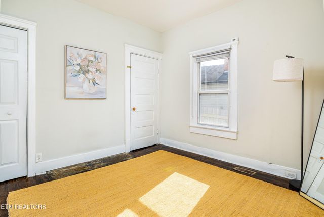 2217 McCroskey Ave, Knoxville, TN 37917