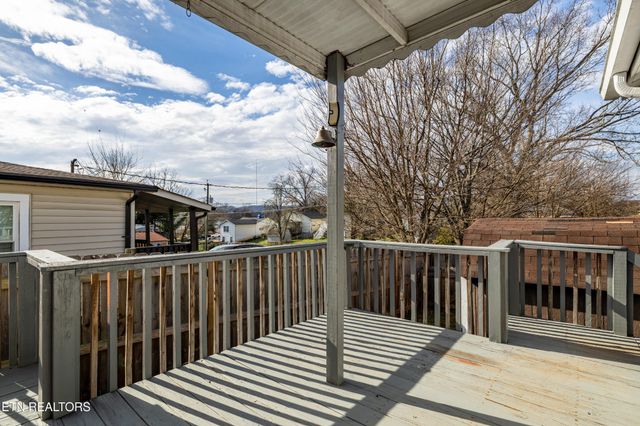 2217 McCroskey Ave, Knoxville, TN 37917