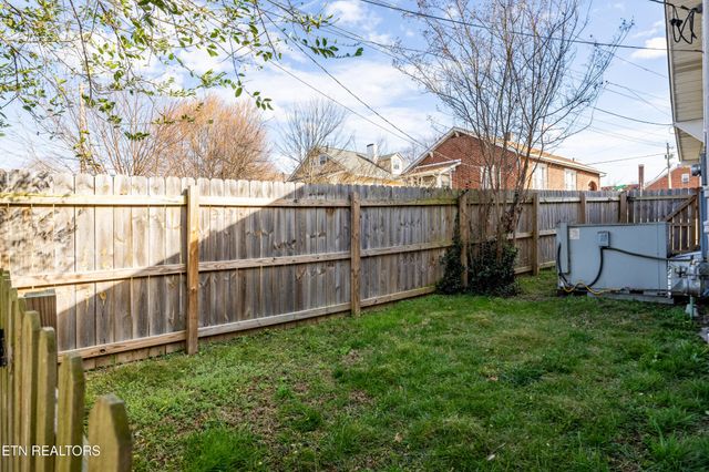 2217 McCroskey Ave, Knoxville, TN 37917