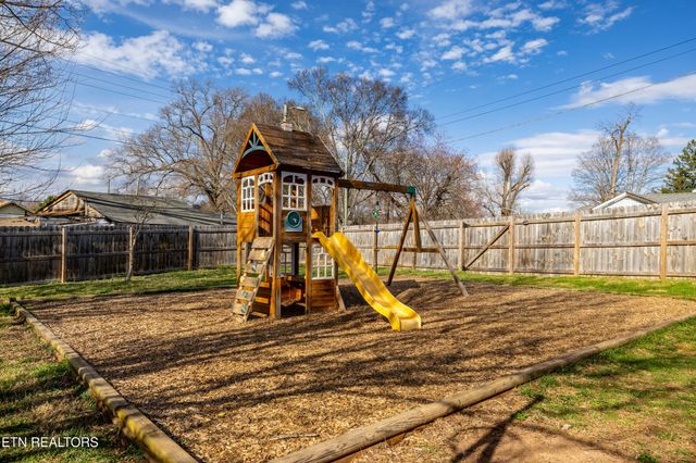 2217 McCroskey Ave, Knoxville, TN 37917