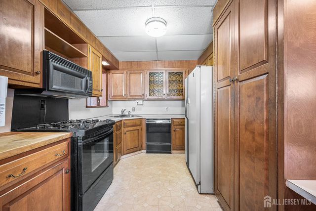 47 Stony Road, Edison, NJ 08817