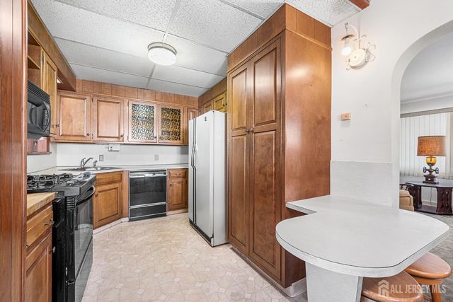 47 Stony Road, Edison, NJ 08817