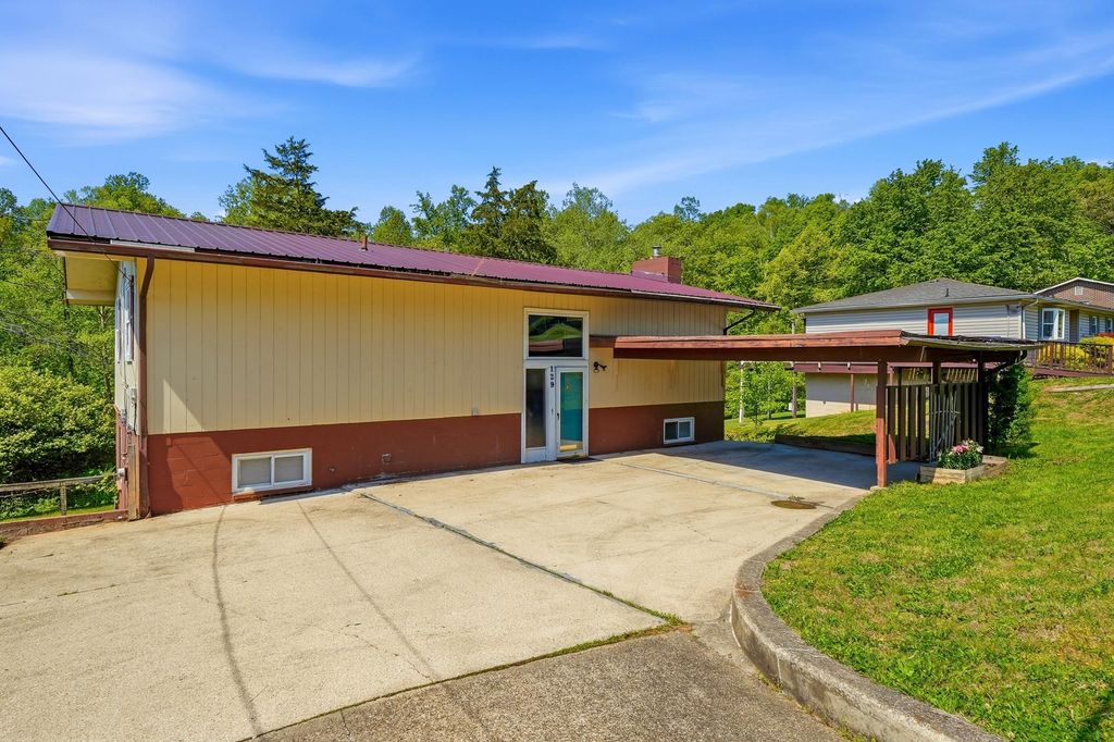 129 Westwood Lane, Huntington, WV 25704