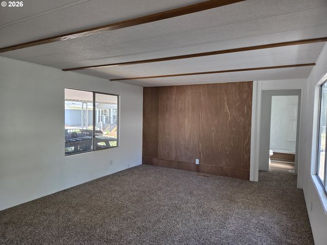 13640 Se HIGHWAY 212 123, Clackamas, OR 97015