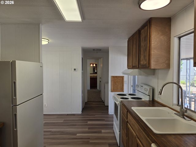 13640 Se HIGHWAY 212 123, Clackamas, OR 97015