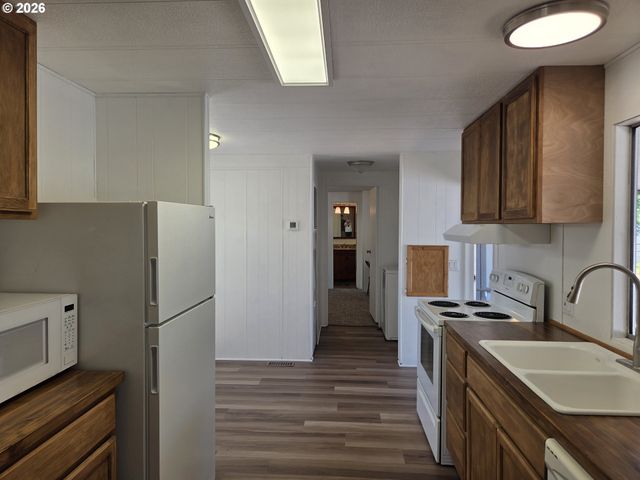 13640 Se HIGHWAY 212 123, Clackamas, OR 97015