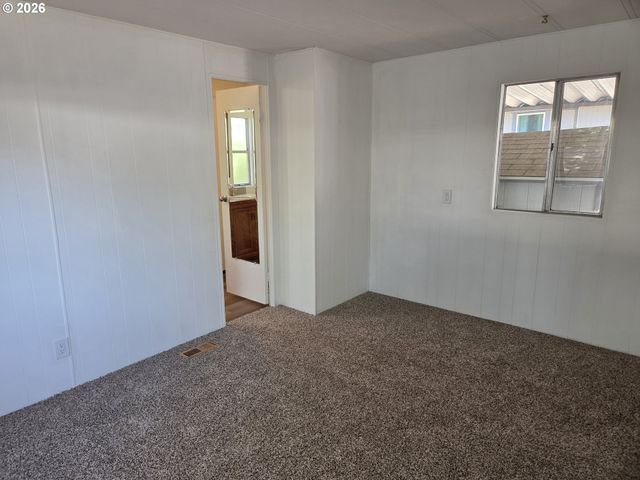 13640 Se HIGHWAY 212 123, Clackamas, OR 97015