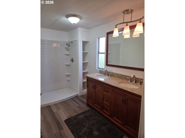 13640 Se HIGHWAY 212 123, Clackamas, OR 97015